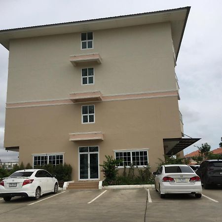 Boonbundal Hotel Roi Et Exterior foto