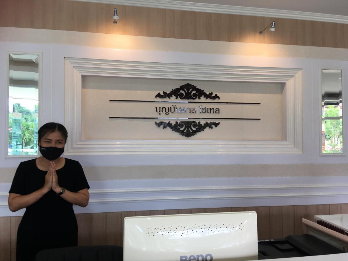 Boonbundal Hotel Roi Et Exterior foto