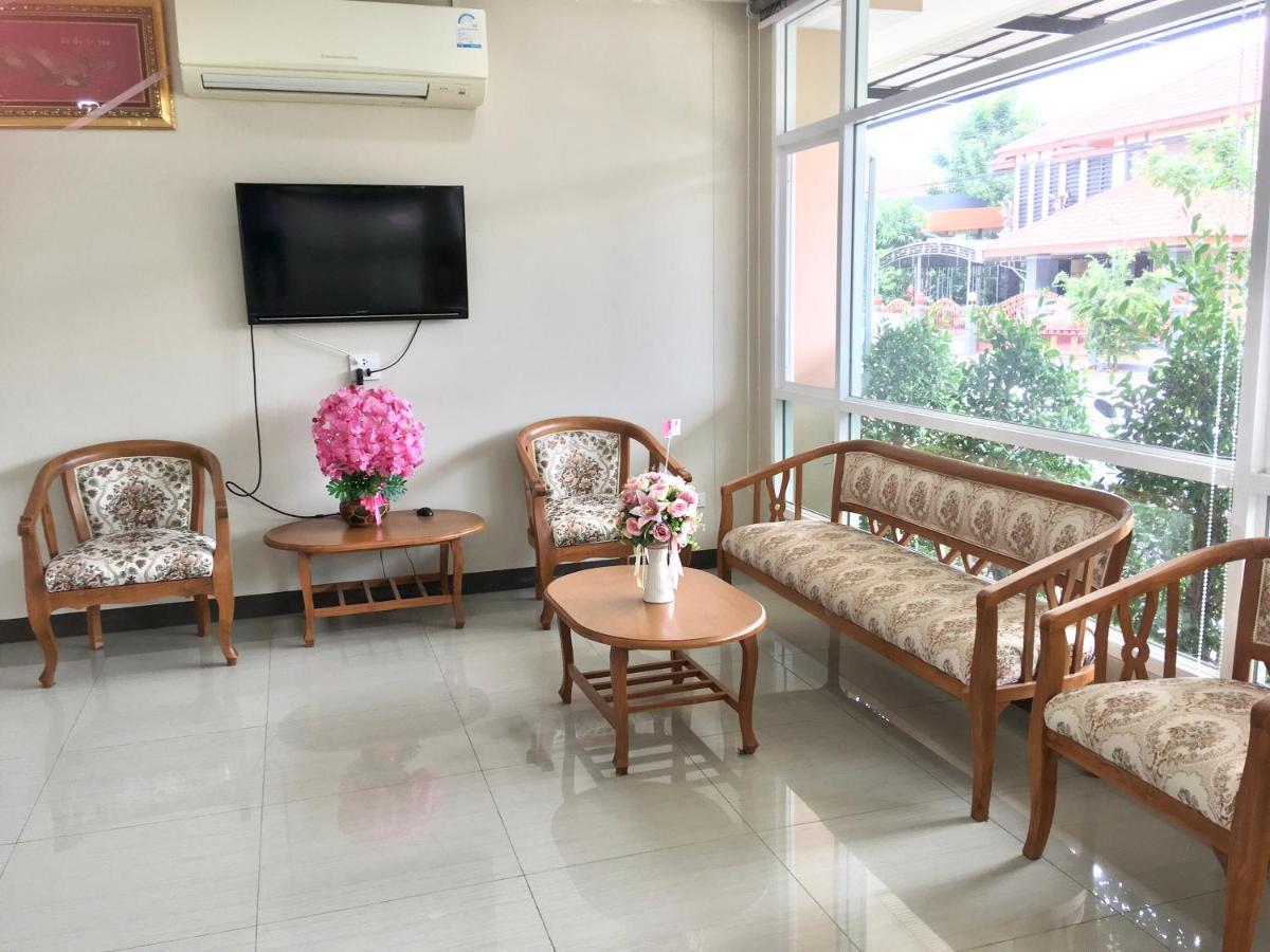 Boonbundal Hotel Roi Et Exterior foto