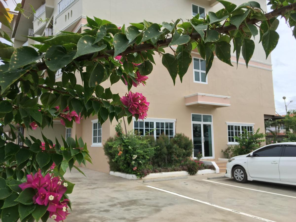 Boonbundal Hotel Roi Et Exterior foto