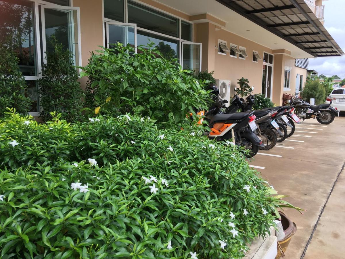 Boonbundal Hotel Roi Et Exterior foto