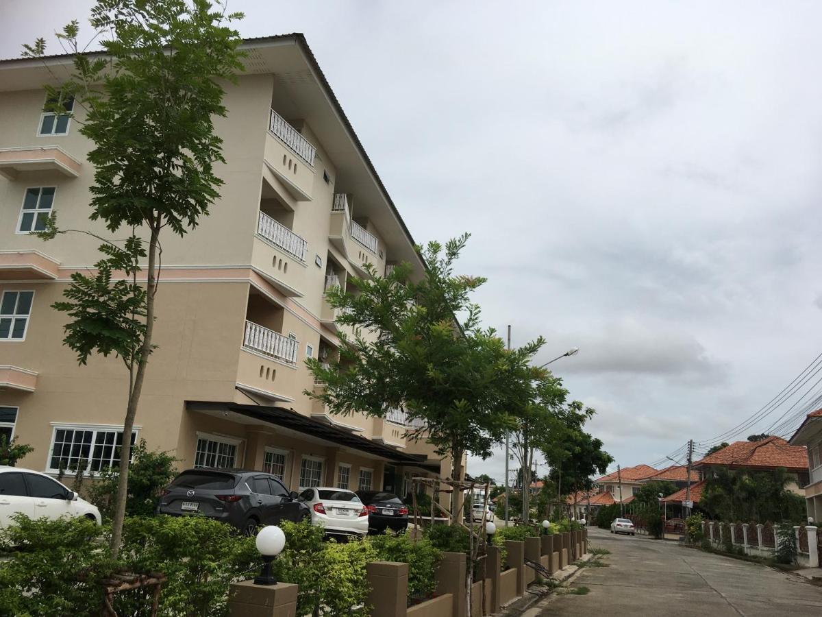 Boonbundal Hotel Roi Et Exterior foto