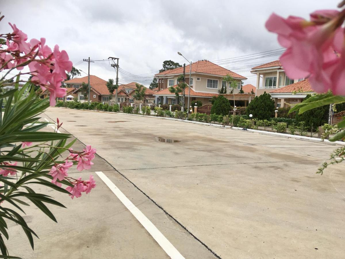 Boonbundal Hotel Roi Et Exterior foto