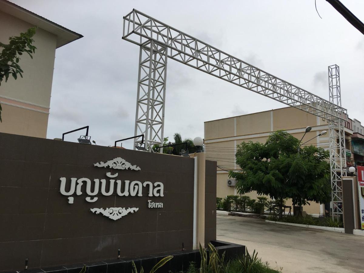 Boonbundal Hotel Roi Et Exterior foto